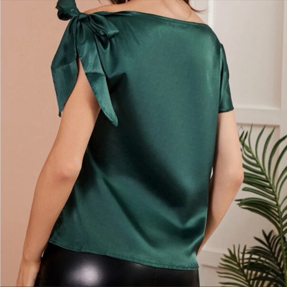 Emerald Green Neck Bow Tie Off the Shoulder Short Sleeve Silk Satin Top - Picture 3 of 8